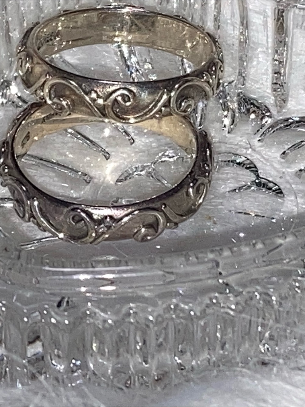 Elegant Silver Scroll Band Ring - Women Jewelry